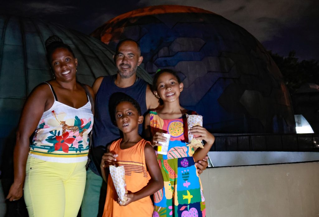 O serralheiro Fabiano Ramos levou a família para o Luau das Estrelas