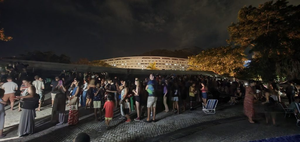 Luau reuniu mais de 900 pessoas na Gávea