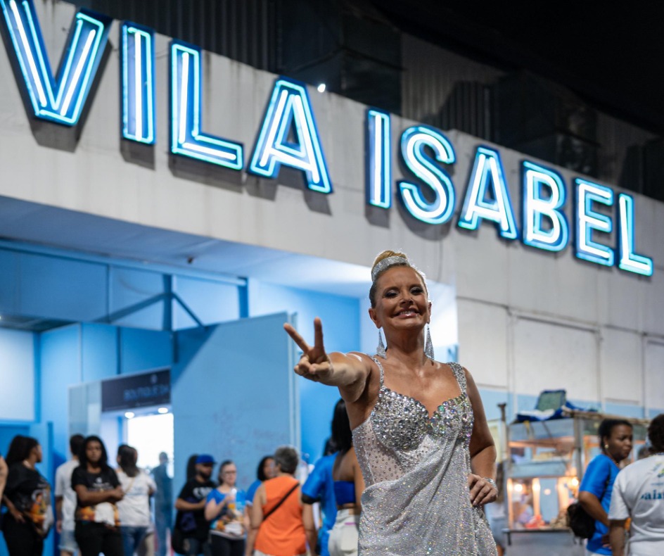 Paula Bergamin, a Vovó Musa da Vila, esbanja sensualidade no 1º ensaio de rua do ano da Agremiação (Foto: Fausto Ferreira/ Palmer Assessoria de Comunicação)