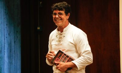 "O Espelho", de Machado de Assis chega ao Cacilda Becker (Foto: Juliana Portela/ Divulgação)