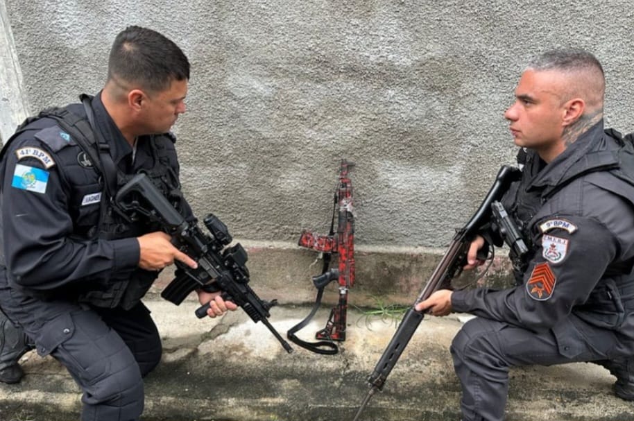 Polícia Militar apreende fuzil em operação na zona norte