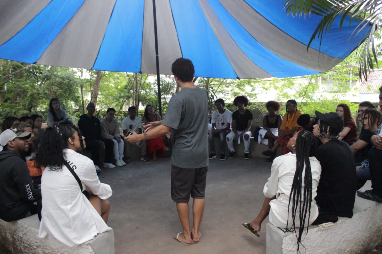 Sarau Sangue Laranja realiza ação social em Campo Grande, na Zona Oeste do Rio (Foto: Divulgação)