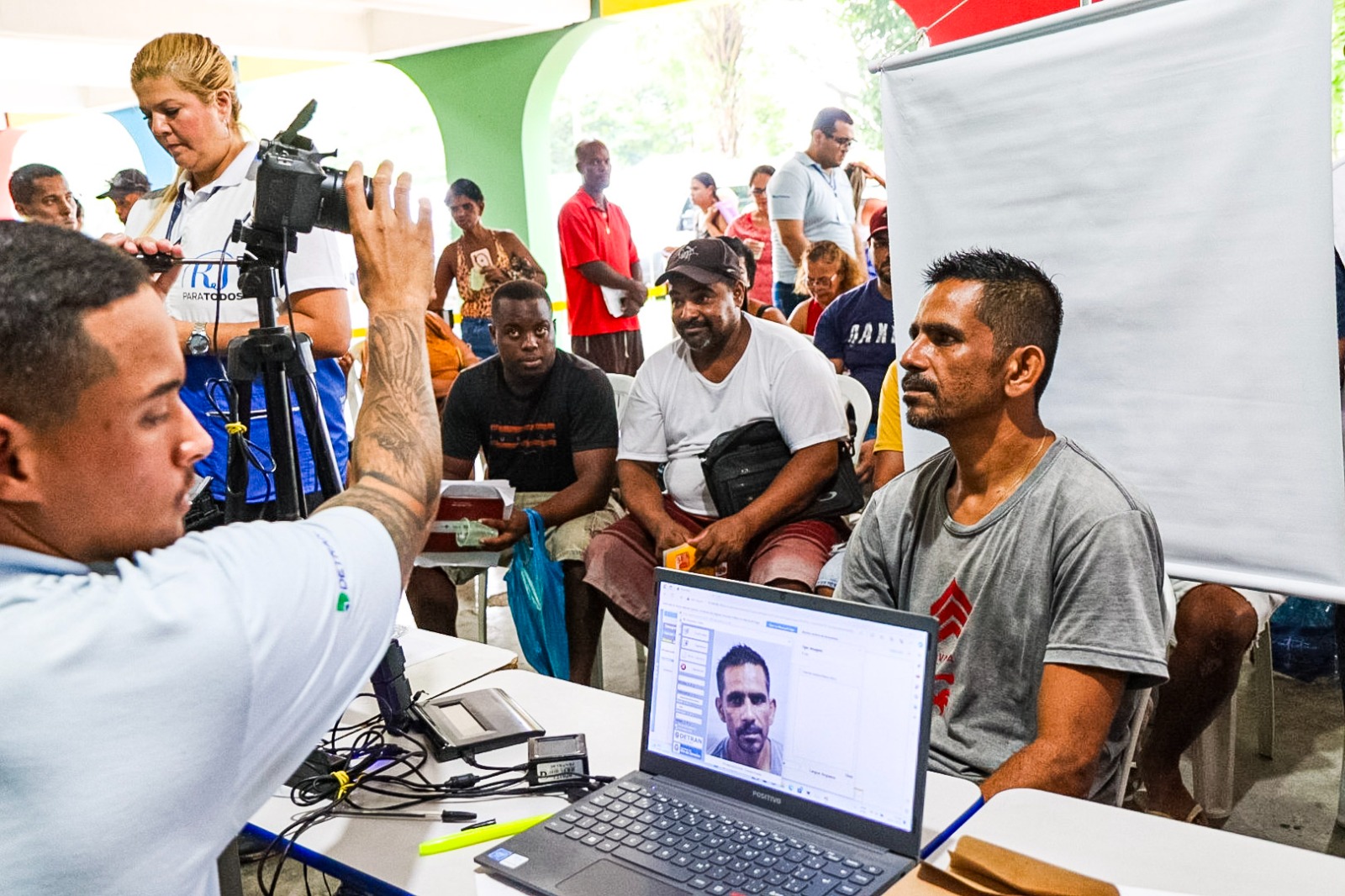 Detran.RJ dá continuidade aos mutirões para vítimas das chuvas (Foto: Divulgação)