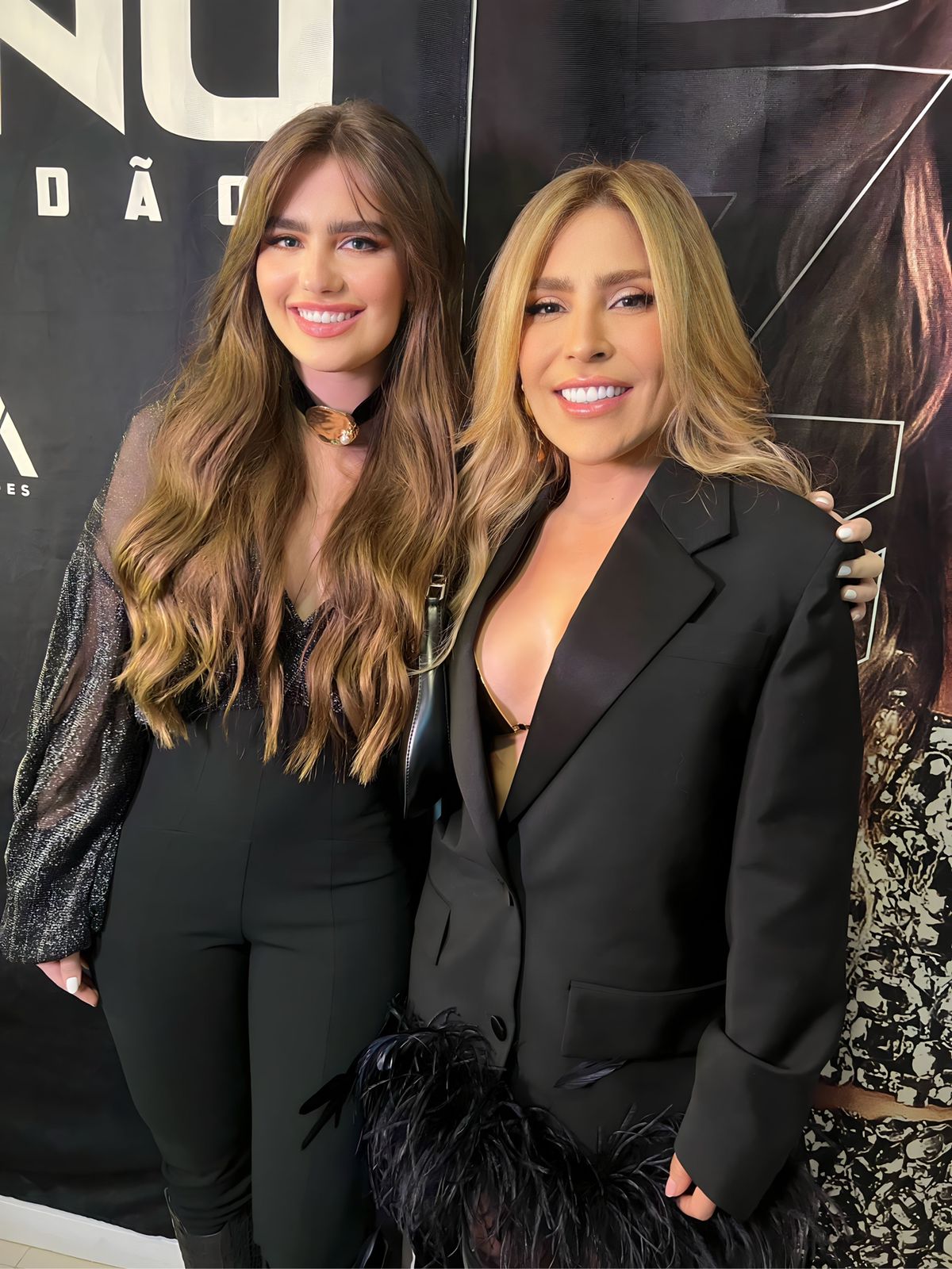 Manu Bahtidão e Júllia Zimmêr improvisam feat de 'Quem Perde É Quem Trai' (Foto: Divulgação)