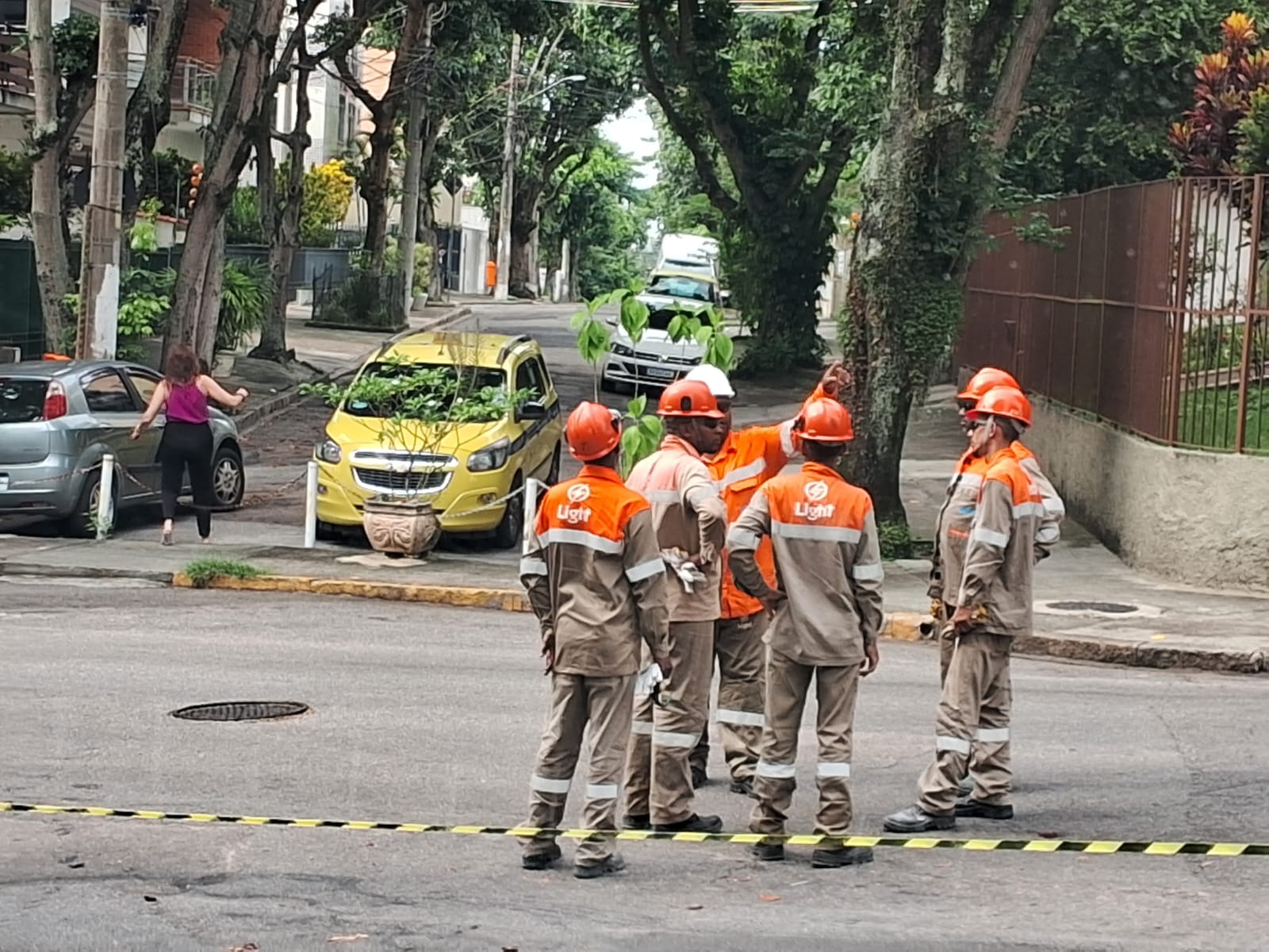 Agentes da Light na Ilha do Governador