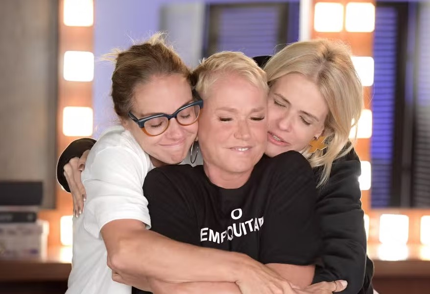 Xuxa ao lado de Ana Paula Guimarães e Tatiana Maranhão