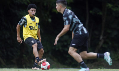 Emerson Urso em treinamento pelo Botafogo
