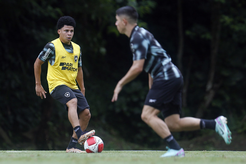Emerson Urso em treinamento pelo Botafogo