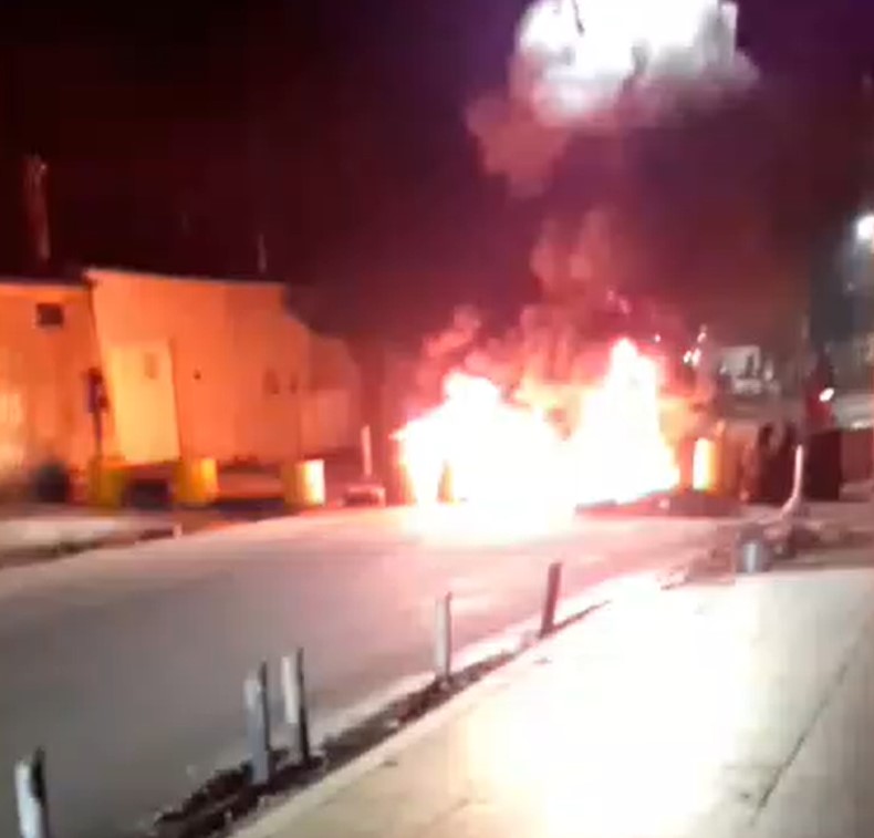 Barricada incendiada na Vila Aliança