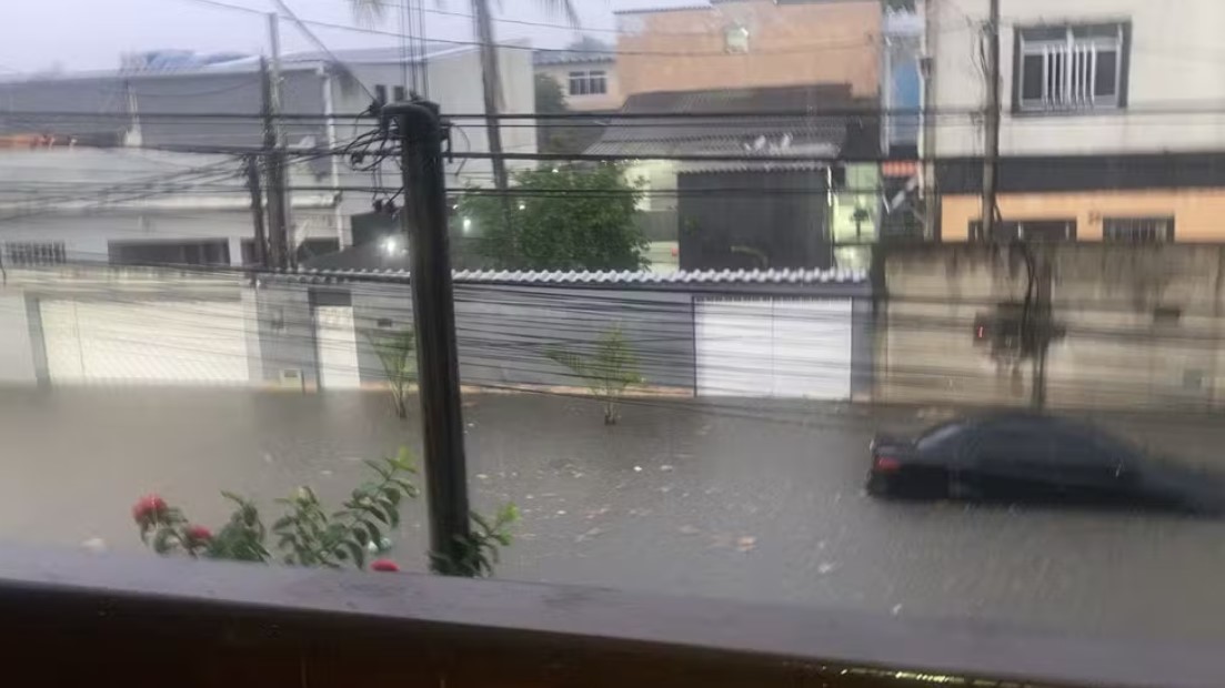 Campo Grande debaixo d'água após temporal no Rio