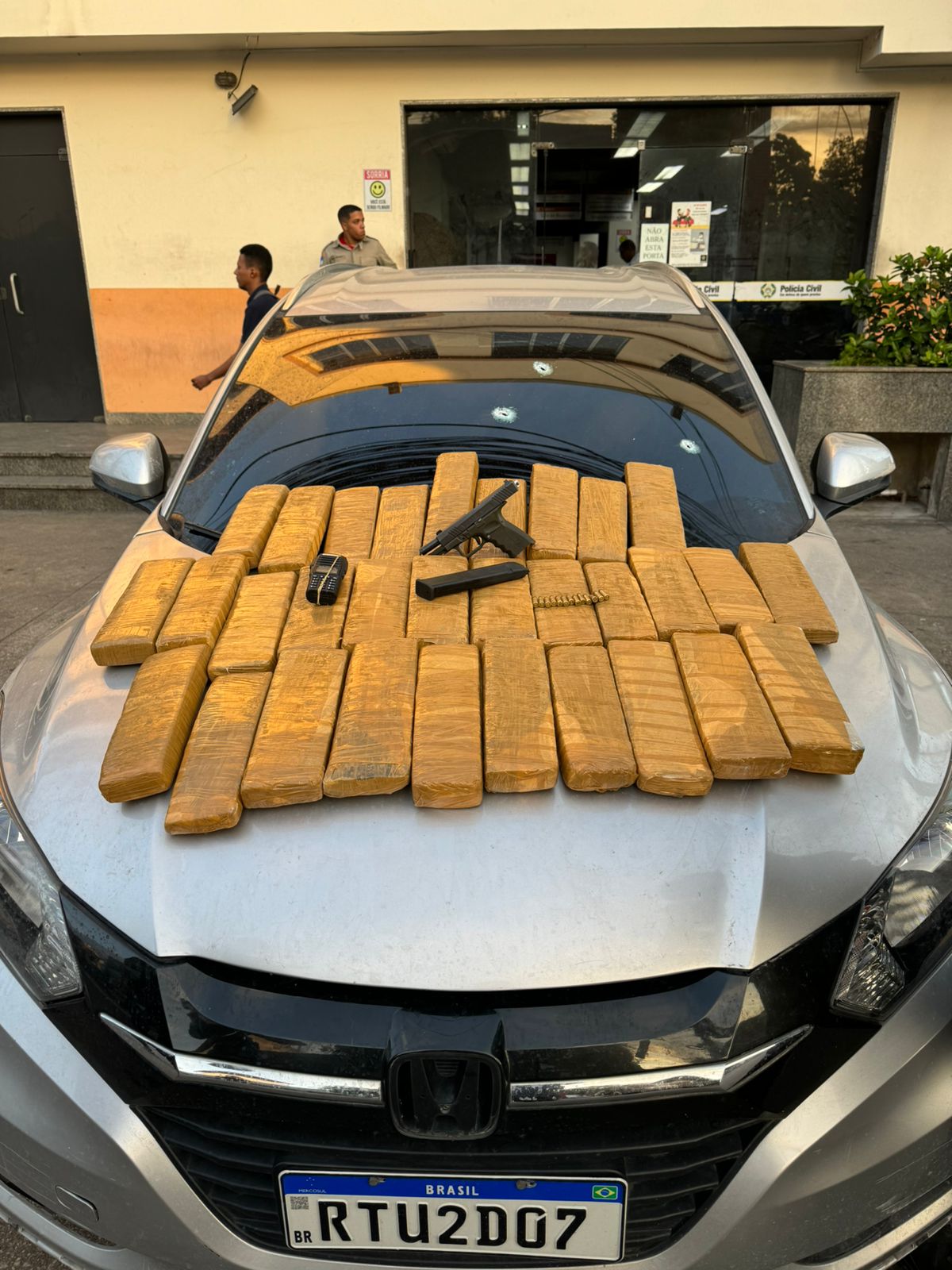 Apreensão feita durante megaoperação da Polícia Militar no Rio de Janeiro