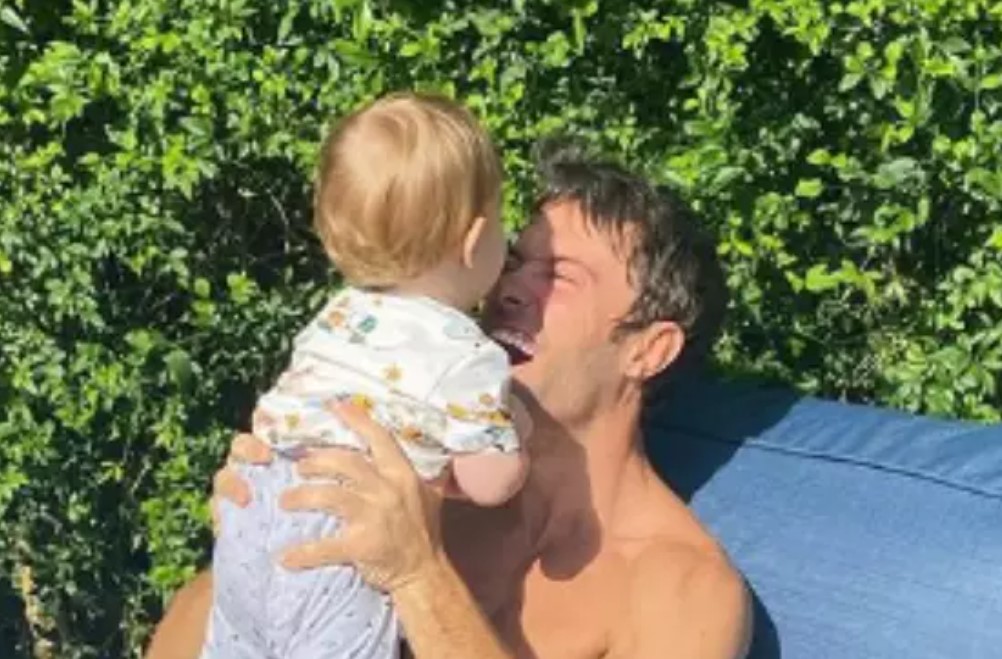 Kayky Brito com o filho