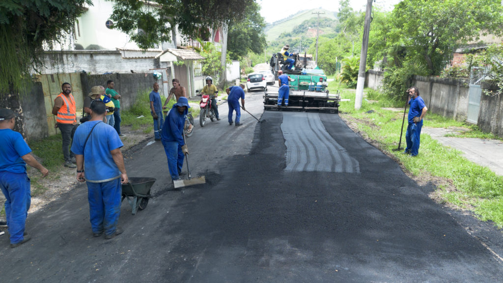 Pavimentação em 19 bairros e 53 ruas de Magé.  Suruí, na foto, foi um dos distritos beneficiados.