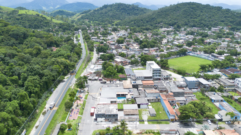 Pavimentação em 19 bairros e 53 ruas de Magé. Suruí, na foto, foi um dos distritos beneficiados.