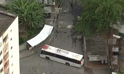 Ônibus sequestrado por criminosos na Vila Aliança