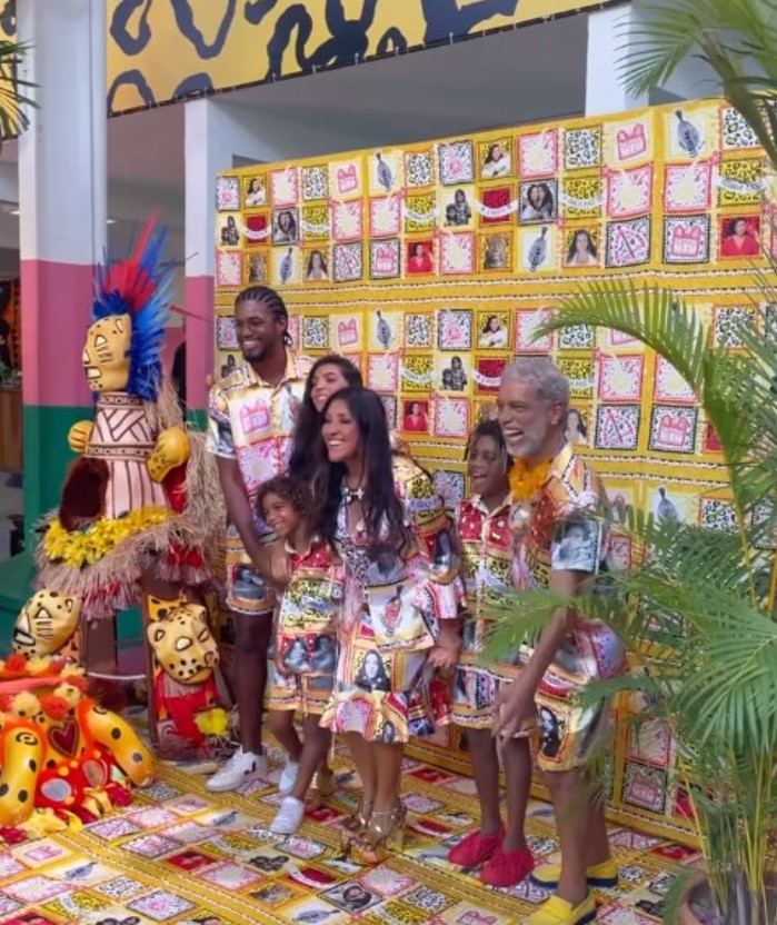 Regina Casé comemora 70 anos ao lado da família e de amigos famosos