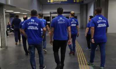 Secretaria de Defesa do Consumidor faz operação no Galeão