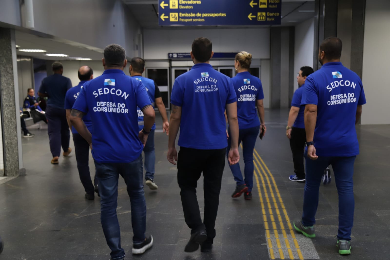 Secretaria de Defesa do Consumidor faz operação no Galeão