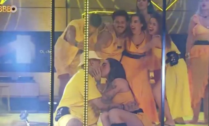 Alerta, casal! Bin Laden e Giovanna protagonizam primeiro beijo na festa do 'BBB 24' (Foto: Divulgação)