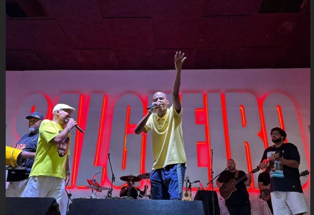 Grupo Bom Gosto recebe dono do hit, 'Fica suave Loirinha' na quadra do Salgueiro (Foto: Divulgação)