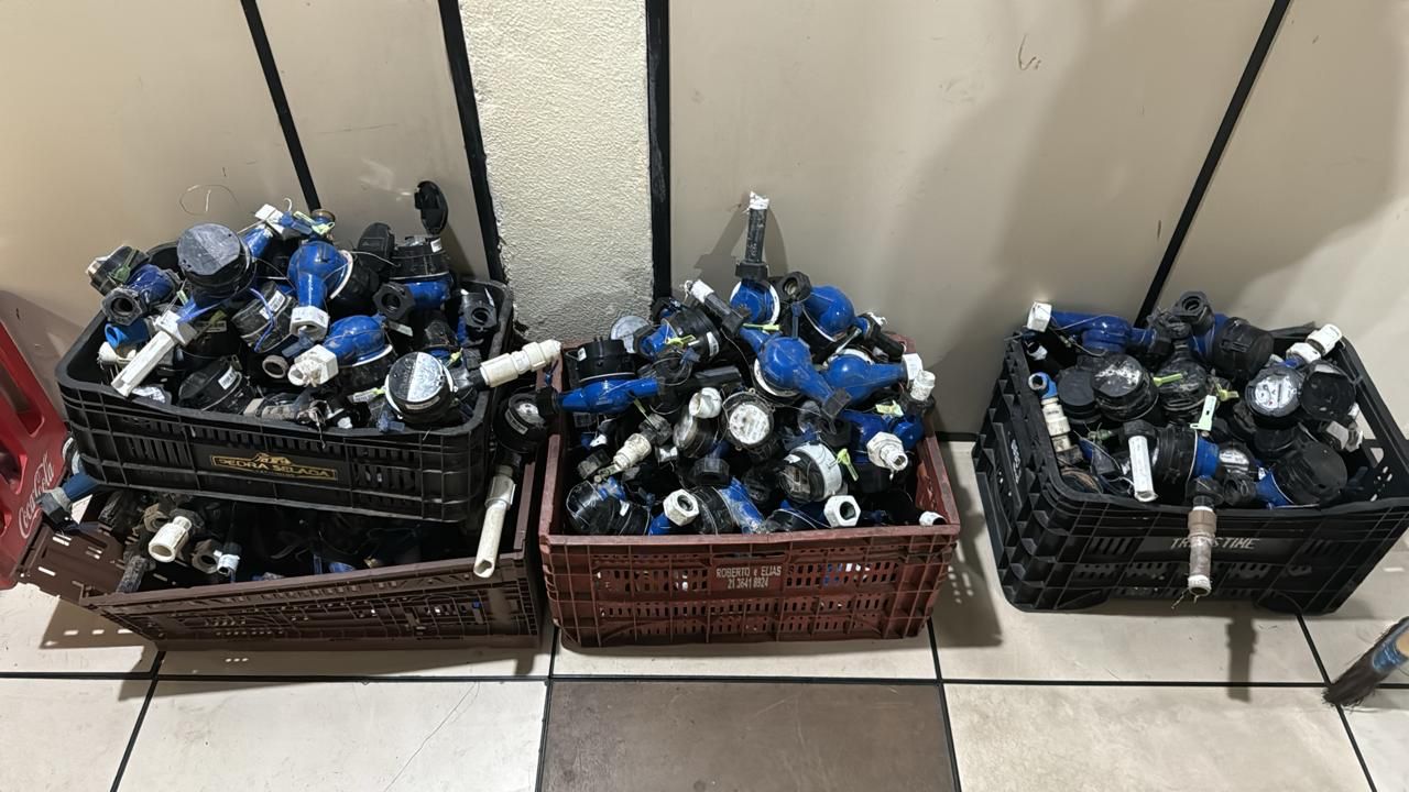 Dono de ferro velho é preso por adquirir hidrômetros roubados na Zona Norte