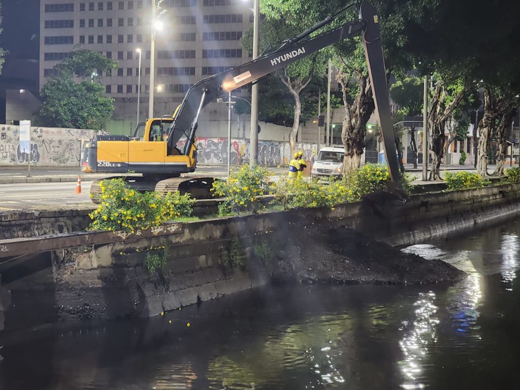 Limpeza de trechos do Canal do Mangue concluída em janeiro