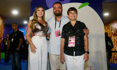 Cláudio Castro com a família na Sapucaí