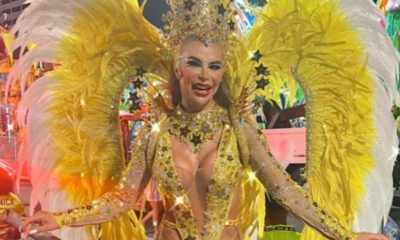 Musa da Porto da Pedra, Clau Dullius, usa fantasia ousada de R$ 40 mil e com 120 mil cristais (Foto: Divulgação)