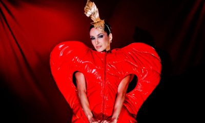 Claudia Leitte encerra o Carnaval com look inspirado em maçãs do amor (Foto: Renam Christofoletti/ Divulgação)