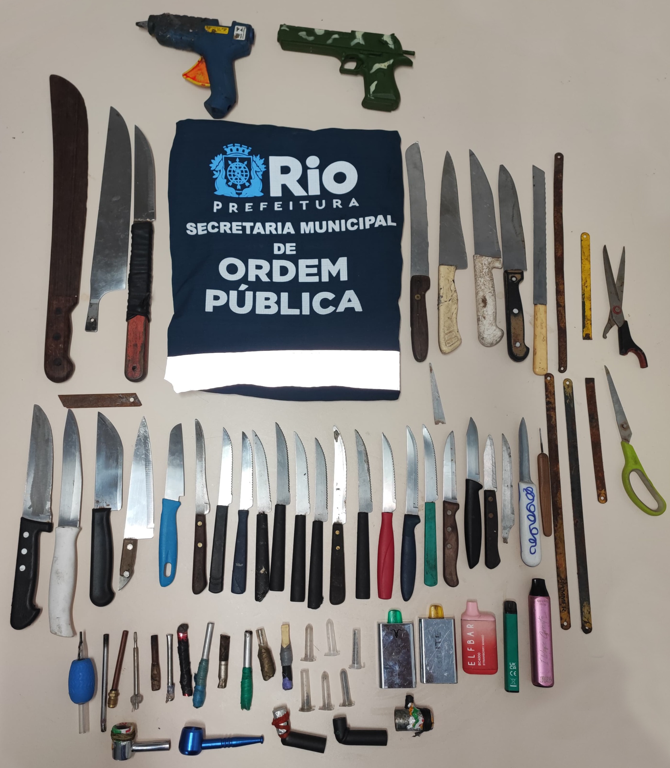 SEOP apreende facas em ações de ornamentos com usuários de drogas (Foto: Divulgação)