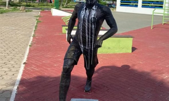 estátua Daniel Alves