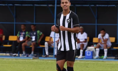 Atacante Sapata em campo pelo Botafogo na Copinha de 2023