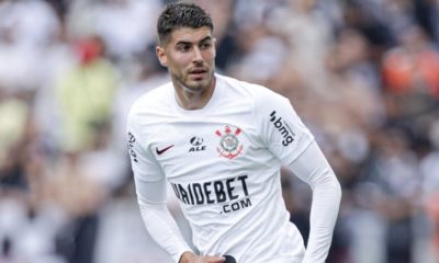 Pedro Raul em campo pelo Corinthians