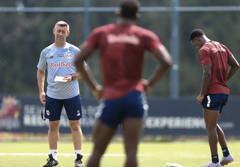 Bragantino volta a treinar