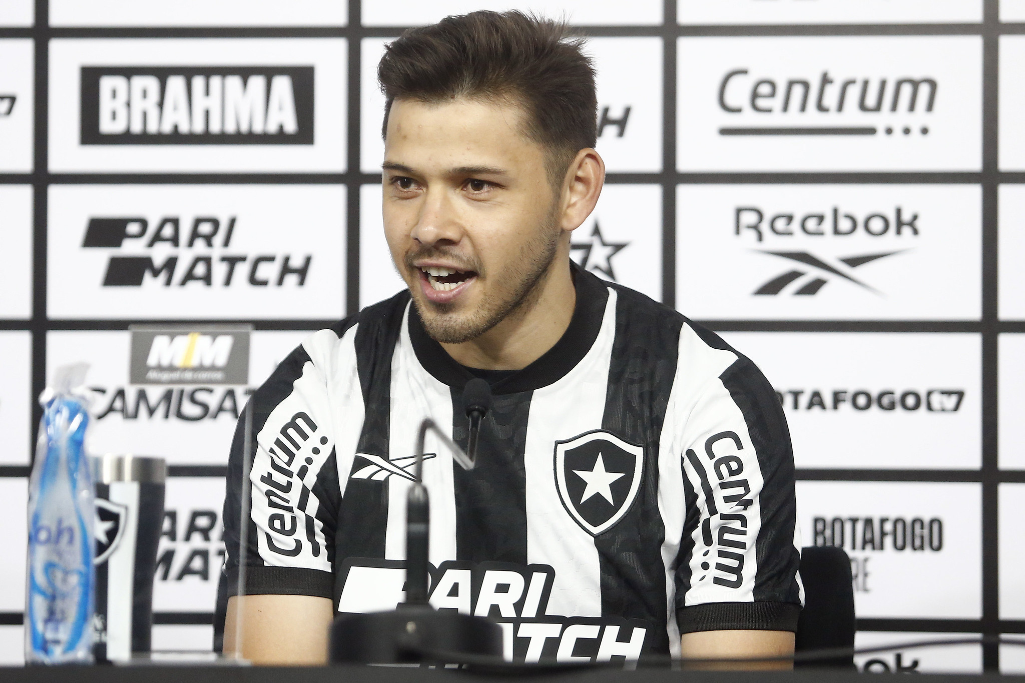 Óscar Romero. Apresentação no Botafogo (FOTO: Vitor Silva/Botafogo FR)