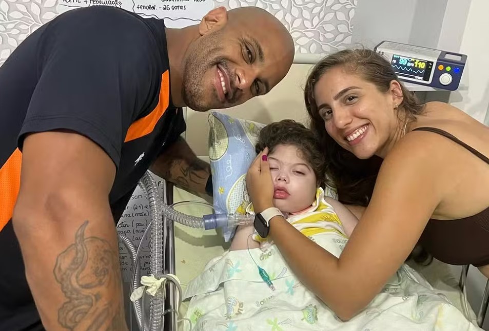 Influenciadora diz que precisou internar o filho com cuidados especiais após falta de luz em Niterói