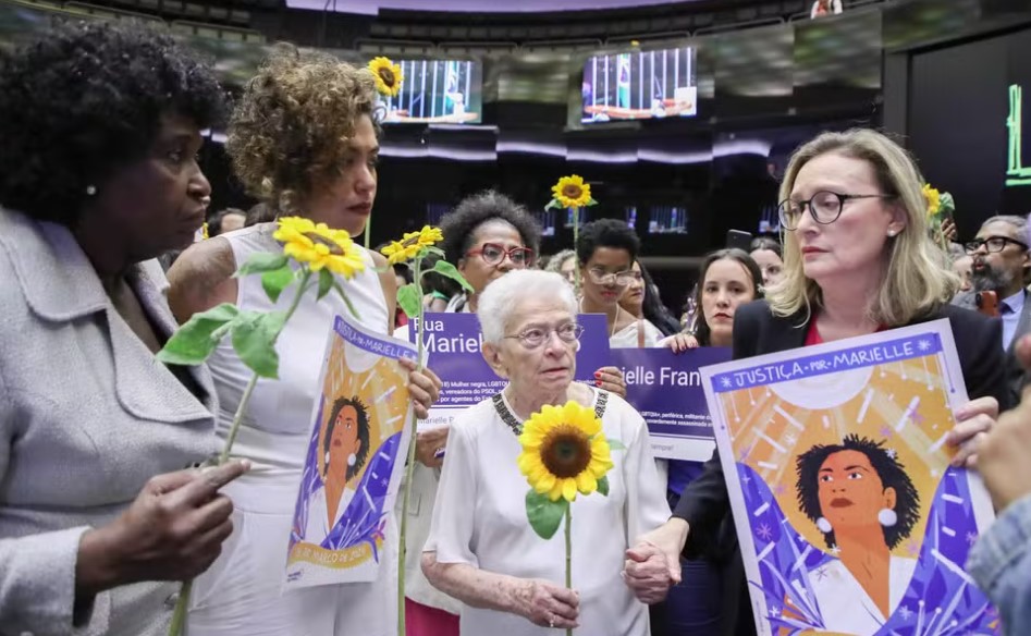 Homenagem a Marielle na Câmara dos Deputados: Dep. Benedita da Silv (PT - RJ). Dep. Talíria Petrone (PSOL - RJ). Dep. Luiza Erundina (PSOL - SP). Dep. Maria do Rosário (PT - RS).