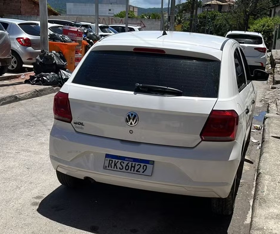 Carro clonado e utilizado pelos criminosos na morte de advogado no Rio