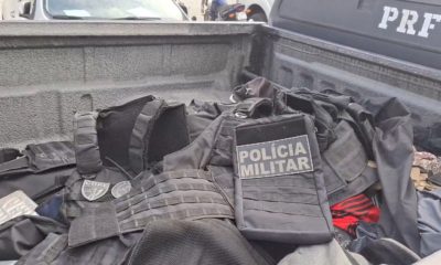 Coletes utilizados por milicianos durante tiroteio na Avenida Brasil
