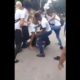 Jovem espancado na porta de escola