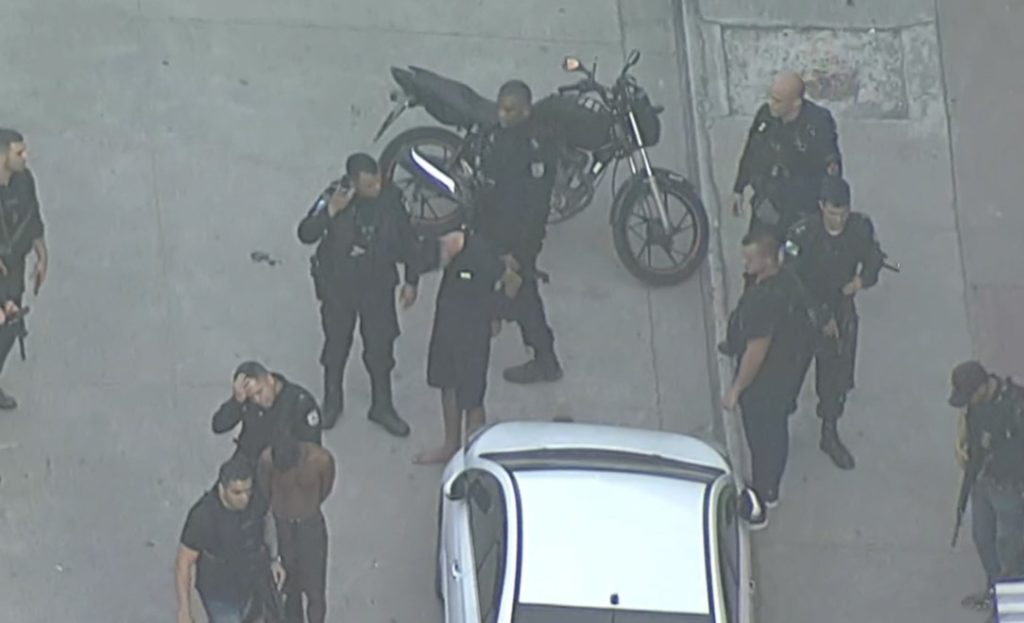 Homem é preso em operação em Manguinhos