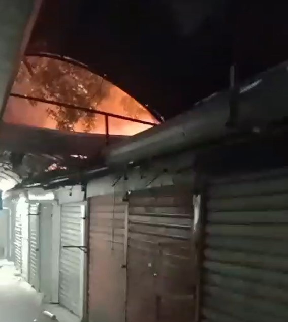 Incêndio em camelódromo em Nova Iguaçu