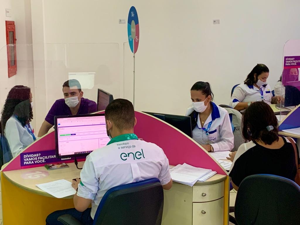 Enel promove negociação de dívidas e ações para consumo consciente na Região Metropolitana
