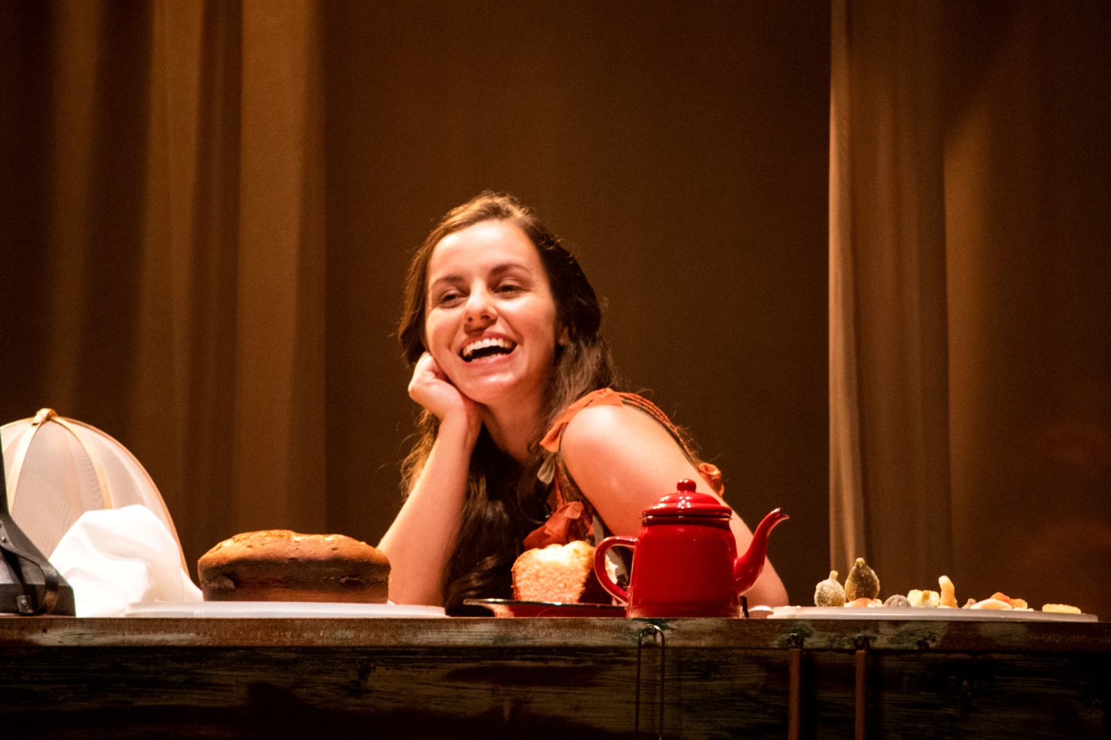 Doutores da Alegria encenando para o público infantil nos hospitais