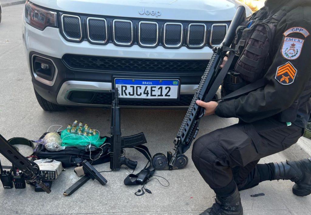 Apreensões feitas em operação da Polícia Militar, em Manguinhos