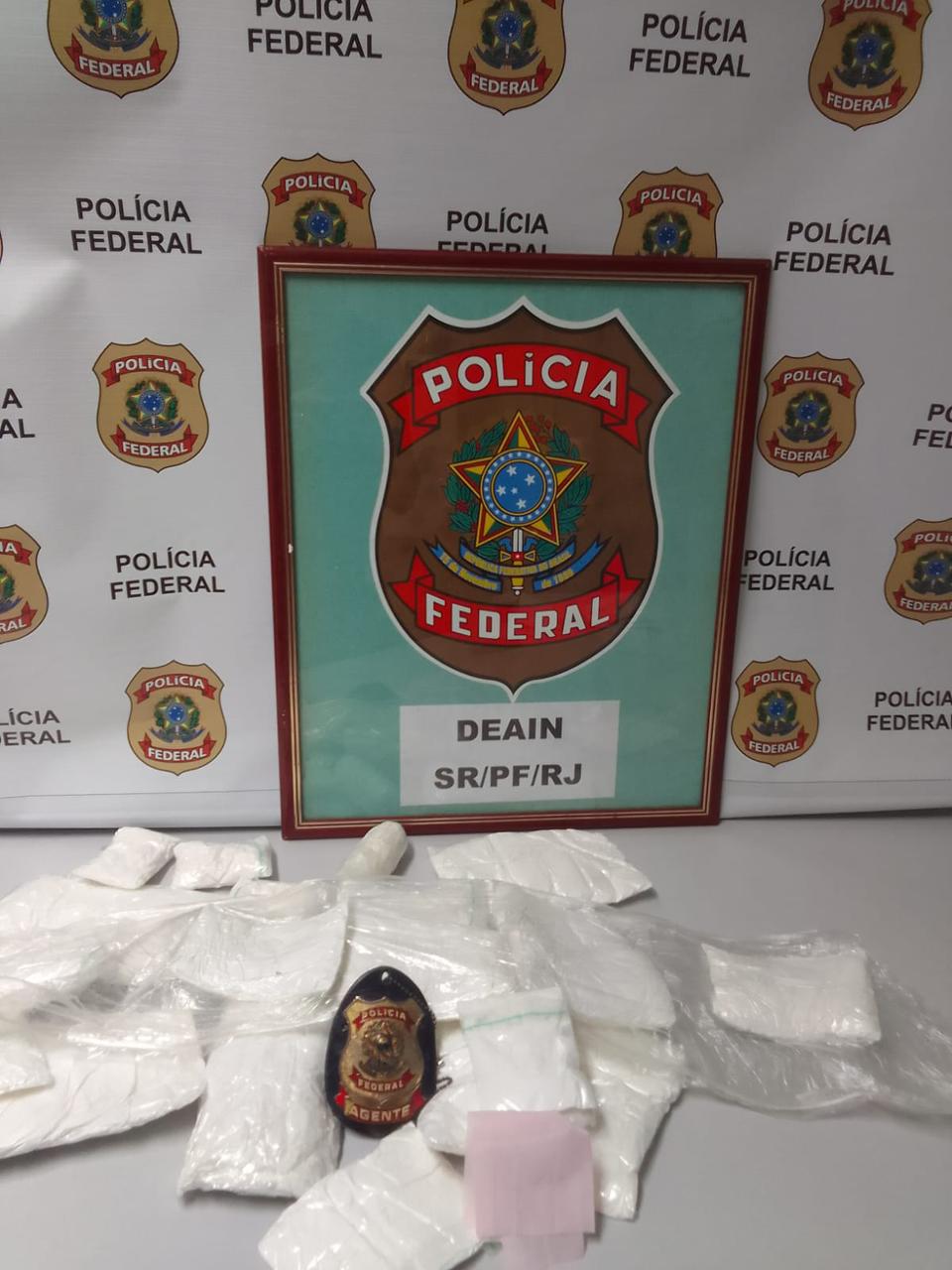 Polícia prende mulher com três kg de cocaína no Galeão
