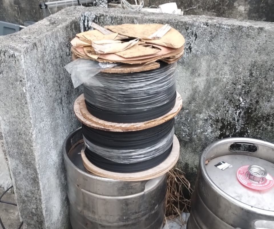 Material apreendido para fazer ligações clandestinas de internet e televisão