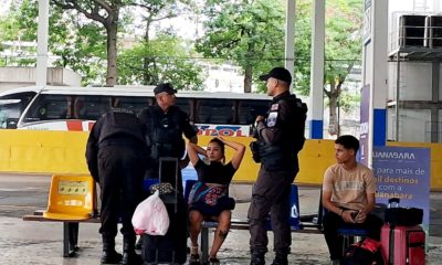 Policias militares na Rodoviária do Rio um dia após sequestro de ônibus