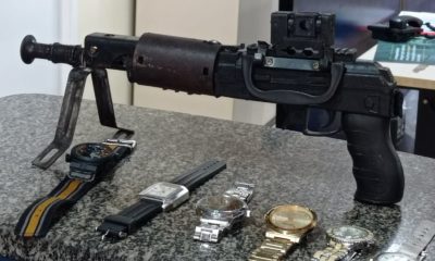 Criminoso é preso com simulacro de fuzil na Freguesia