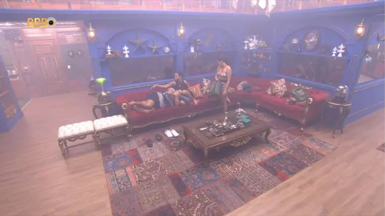 Incêndio? Casa enche de fumaça e deixa os participantes assustados (Foto: Reprodução/ TV Globo)